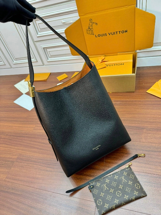 Louis Vuitton Low Key Hobo MM M24856